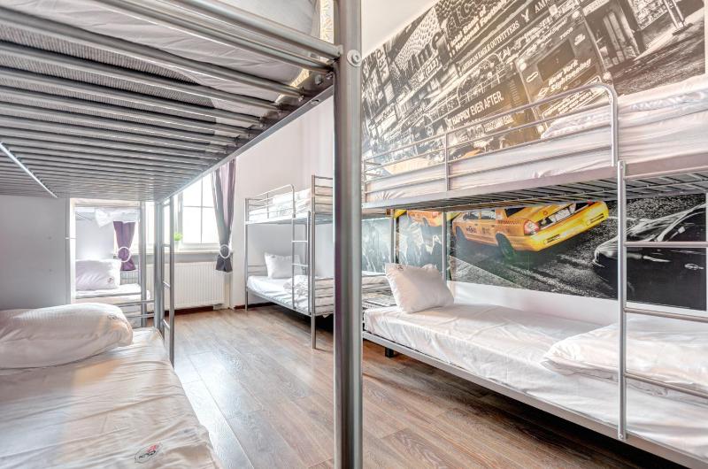 Bed in 6-Bed Dormitory Room image 3