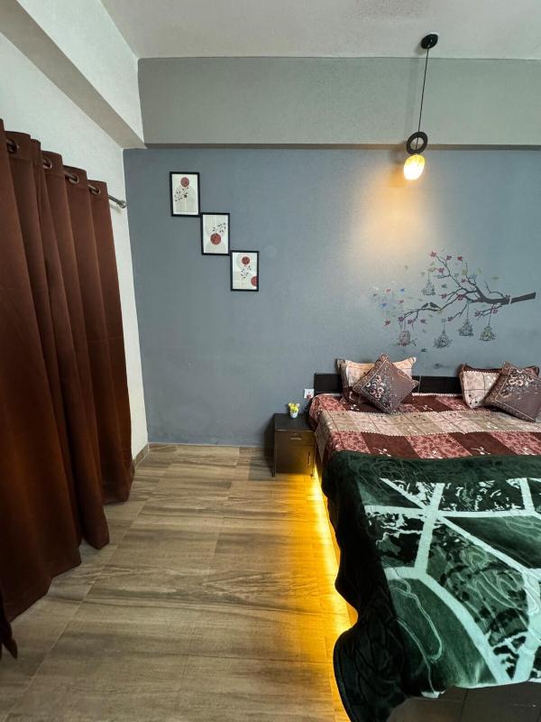 The Crown Seven Stay - image 12