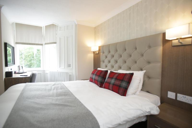 Double Room image 3