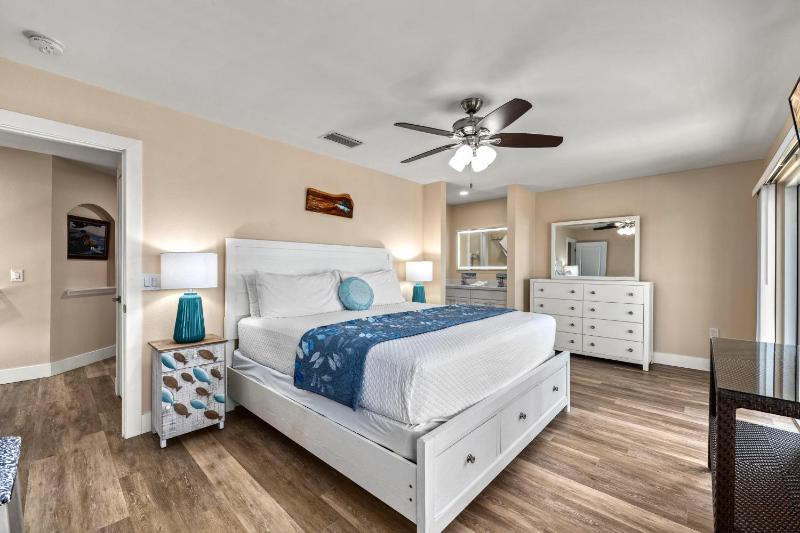 Dolphin Resort - 123 - image 20