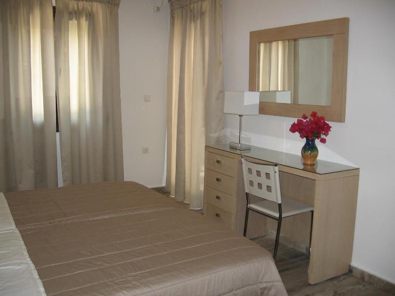 One-Bedroom Apartment image 4