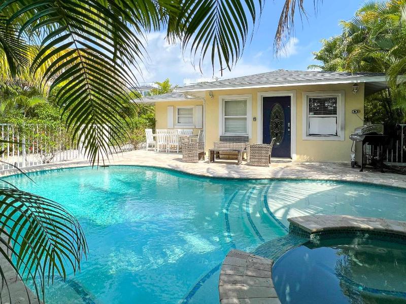 Lazy Days - 1 block to the Beach Private Pool - image 15