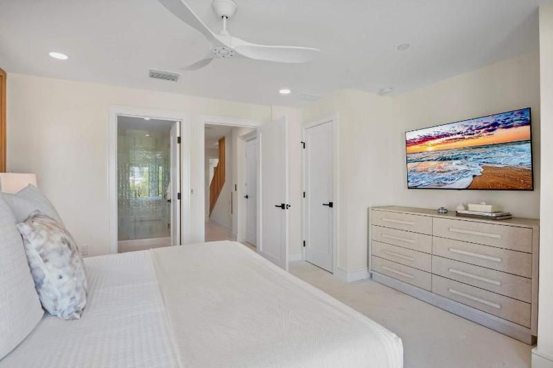 Siesta Beachfront Paradise - Infinity Pool & Spa - image 39