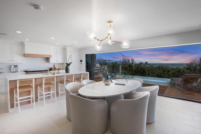 Siesta Beachfront Paradise - Infinity Pool & Spa - image 2