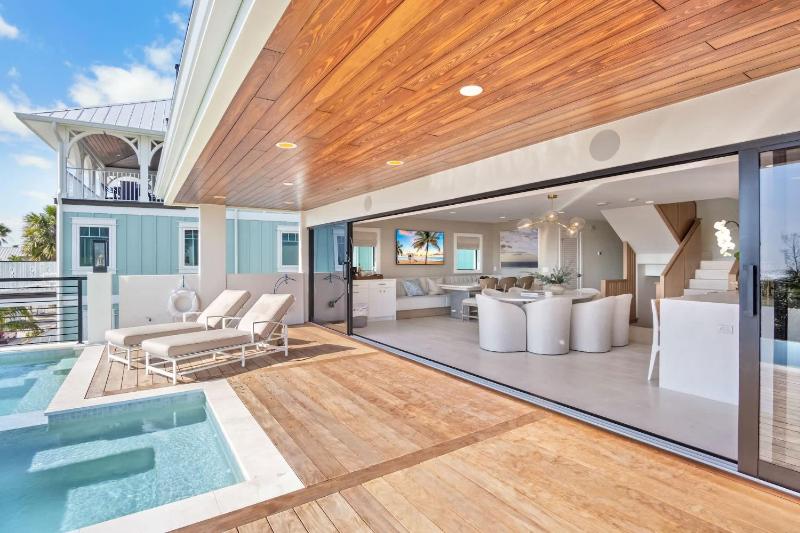 Siesta Beachfront Paradise - Infinity Pool & Spa - image 19