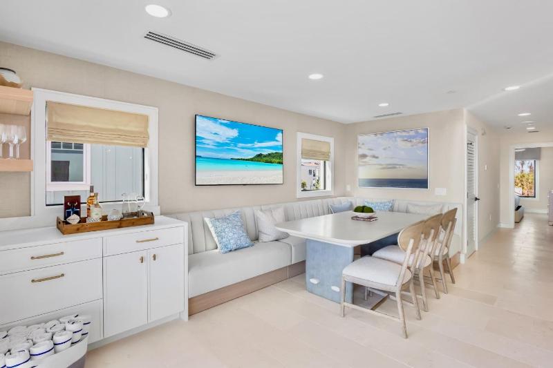Siesta Beachfront Paradise - Infinity Pool & Spa - image 33