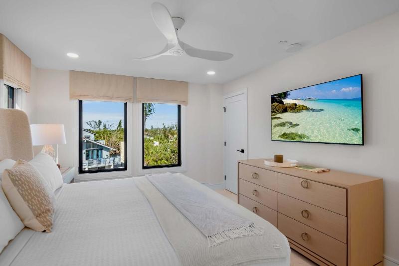 Siesta Beachfront Paradise - Infinity Pool & Spa - image 32