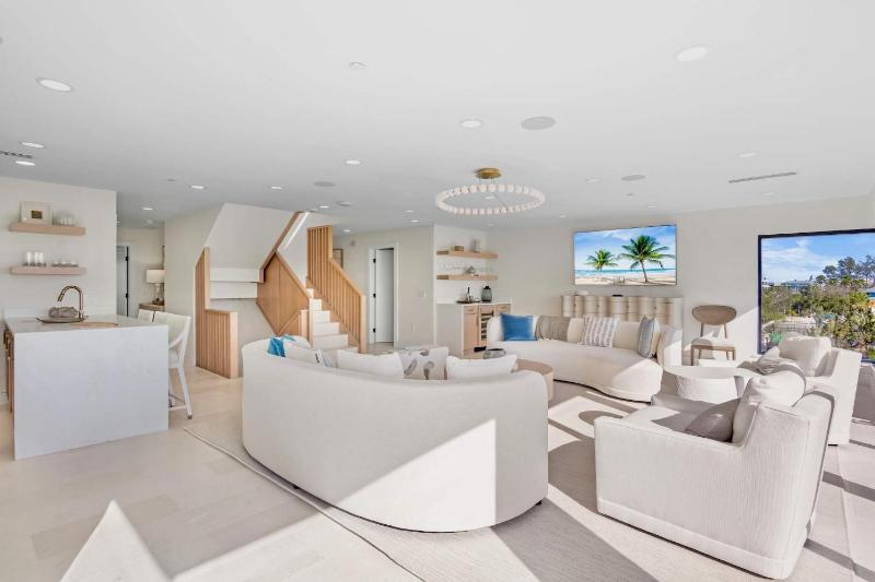 Siesta Beachfront Paradise - Infinity Pool & Spa - image 38