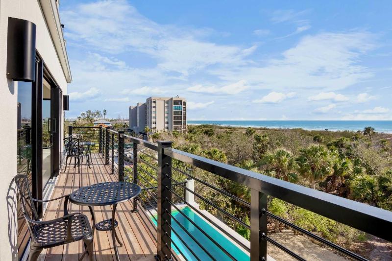 Siesta Beachfront Paradise - Infinity Pool & Spa - image 8