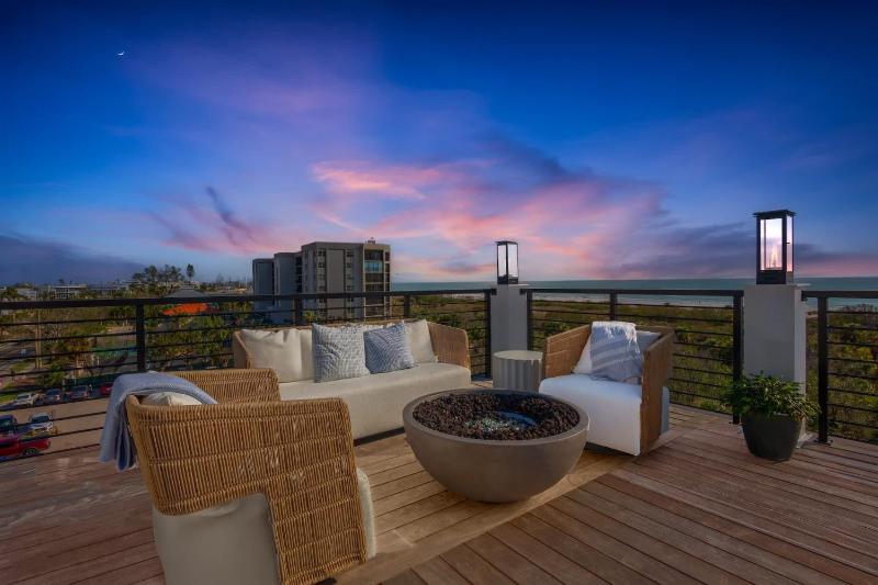 Siesta Beachfront Paradise - Infinity Pool & Spa - image 20