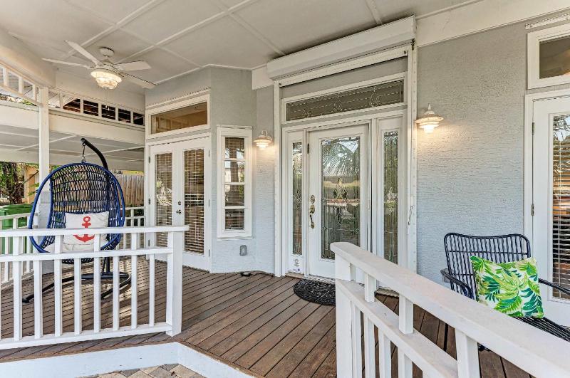 Cottage on Lido Key - One block to Beach Pool - image 19