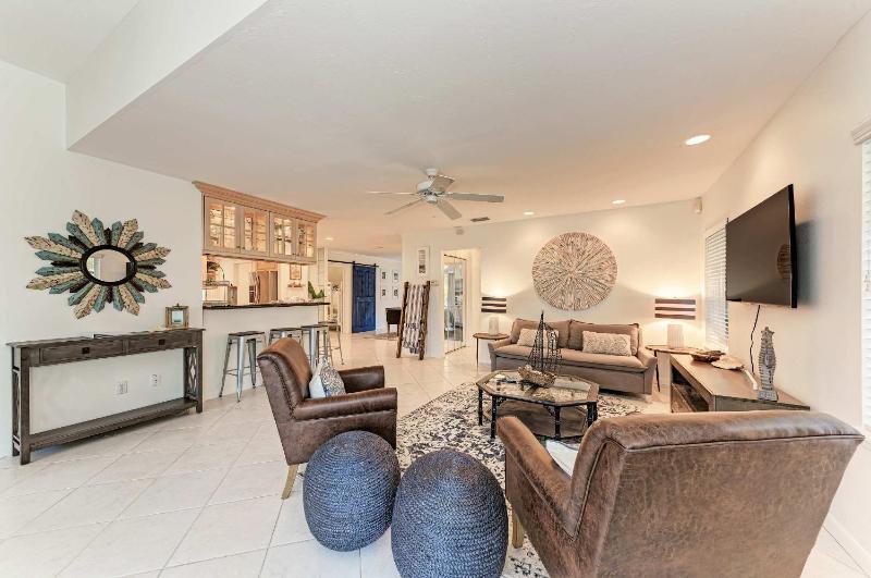 Cottage on Lido Key - One block to Beach Pool - image 23