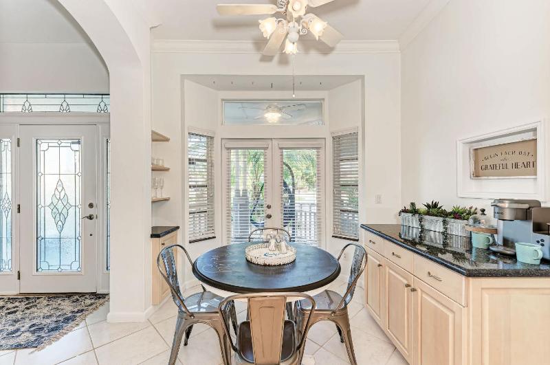 Cottage on Lido Key - One block to Beach Pool - image 22