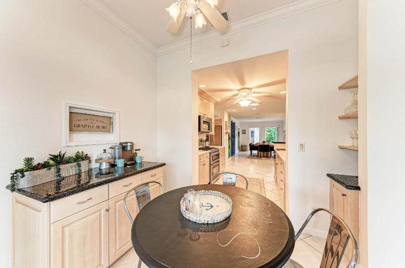 Cottage on Lido Key - One block to Beach Pool - image 34
