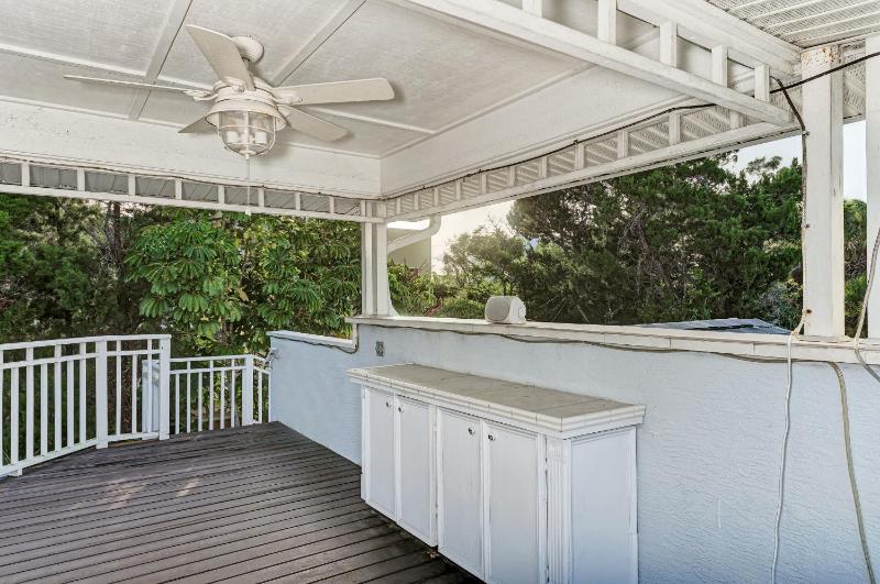Cottage on Lido Key - One block to Beach Pool - image 24