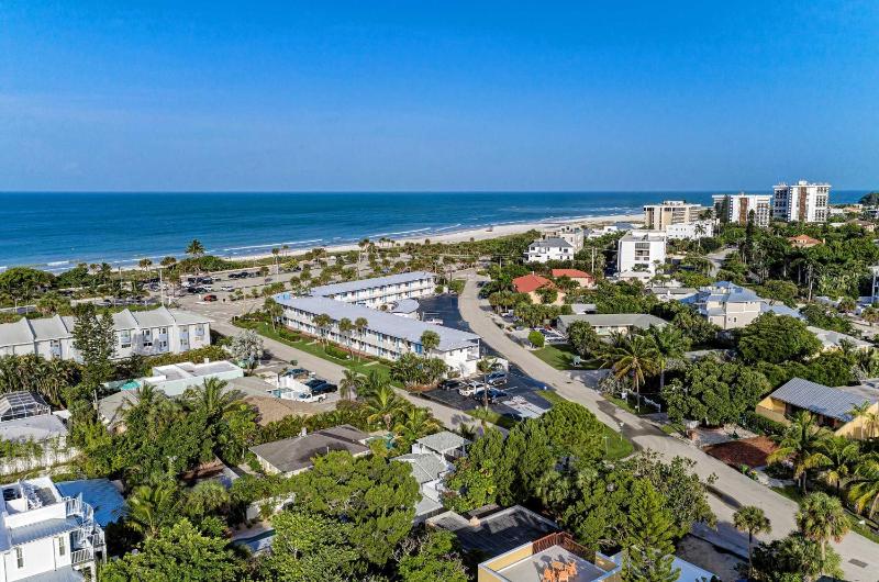 Cottage on Lido Key - One block to Beach Pool - image 33