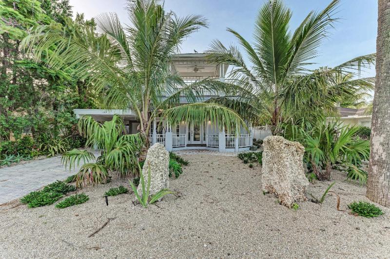 Cottage on Lido Key - One block to Beach Pool - image 44