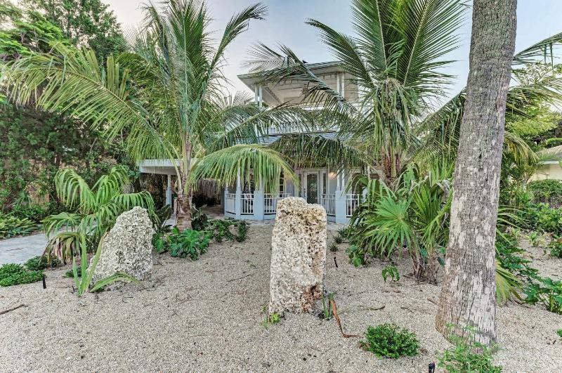 Cottage on Lido Key - One block to Beach Pool - image 26