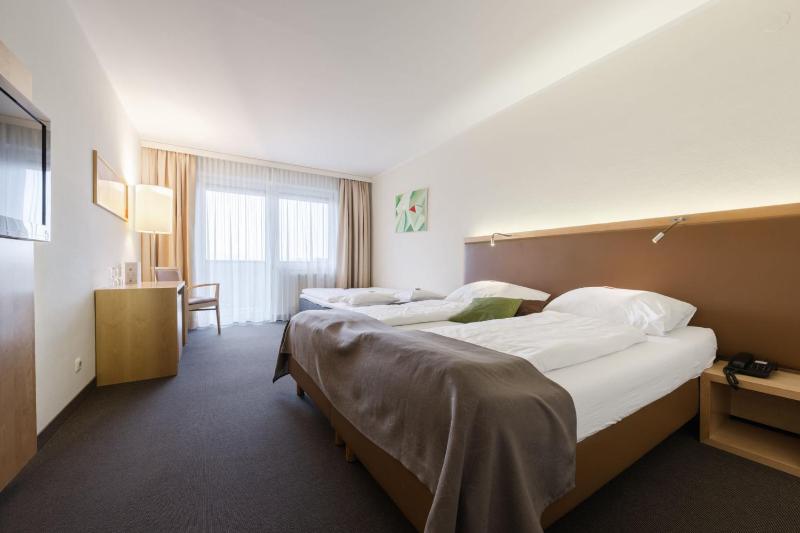Momentum Hotel - image 12