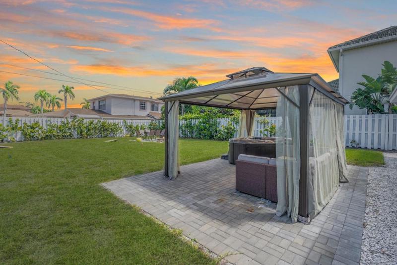 Beach Bliss Haven Steps to Vanderbilt Hot Tub - image 30