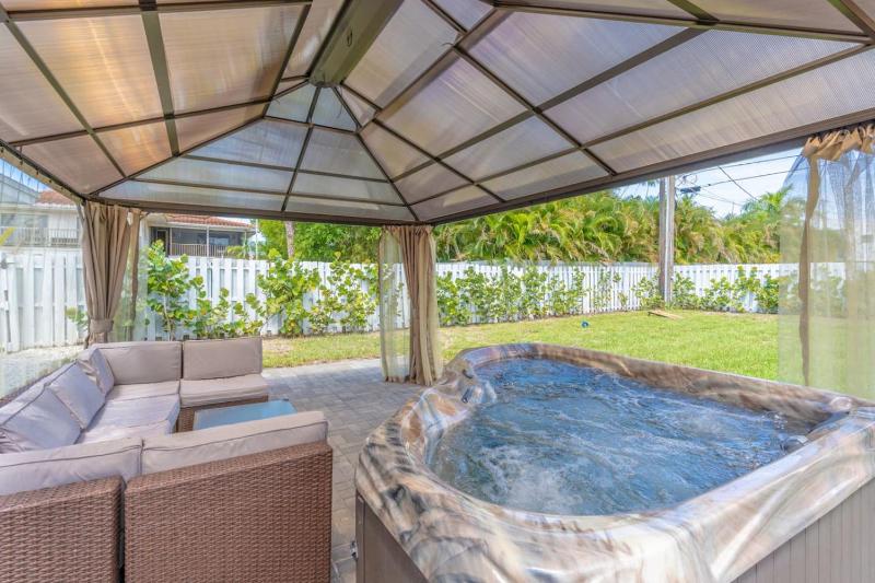 Beach Bliss Haven Steps to Vanderbilt Hot Tub - image 8