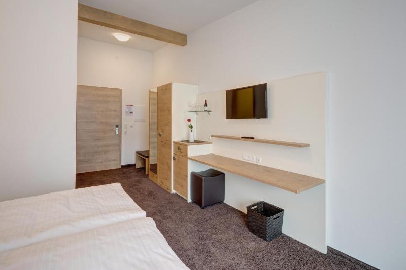Double Room image 4