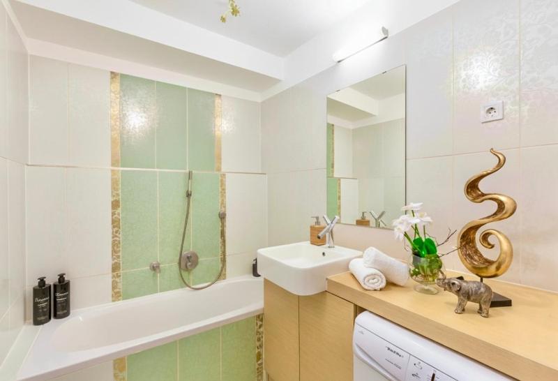 Velvet Sky Residence - InnerTown & Garage - image 14