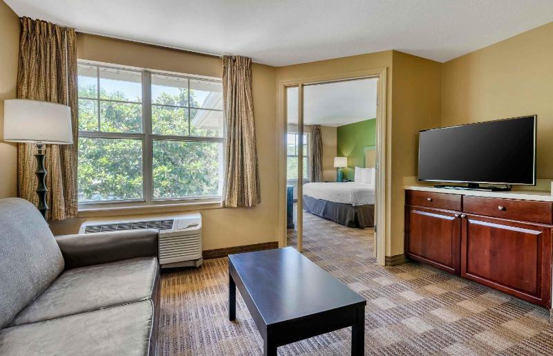 Studio 6 Suites Jacksonville Deerwood Park  FL - image 6