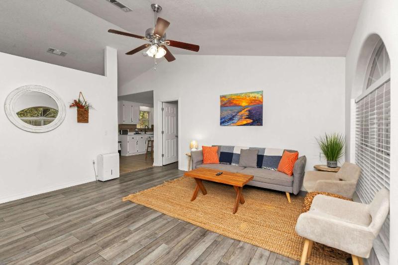 Holley House 4 Beds Foosball & Near the Beach - image 50