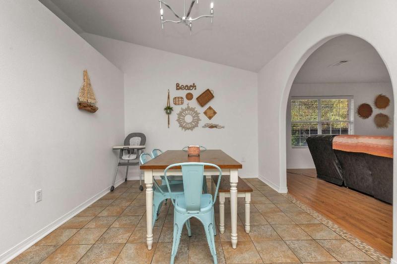 Holley House 4 Beds Foosball & Near the Beach - image 35