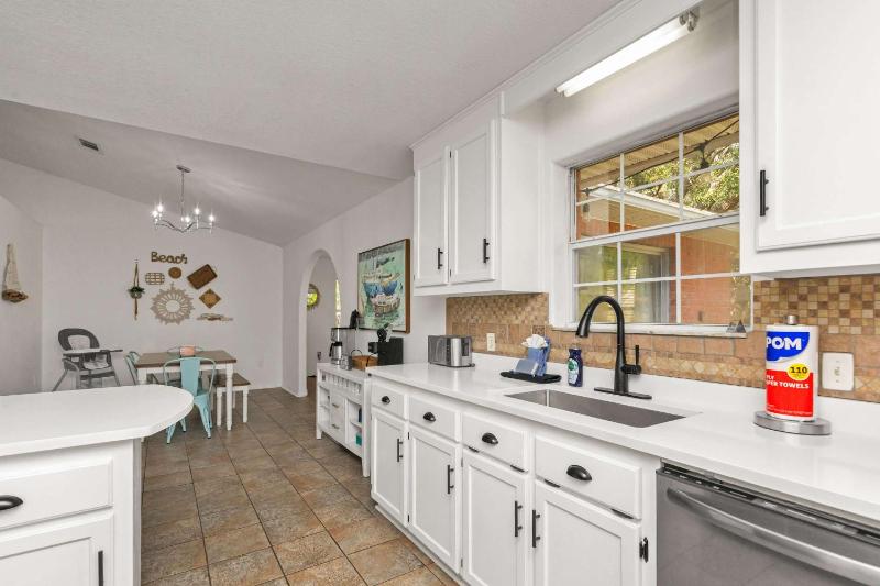 Holley House 4 Beds Foosball & Near the Beach - image 5