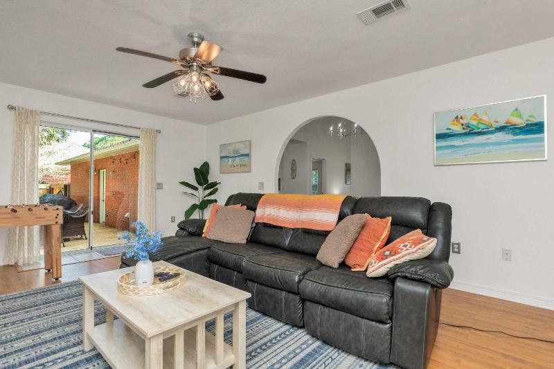 Holley House 4 Beds Foosball & Near the Beach - image 37