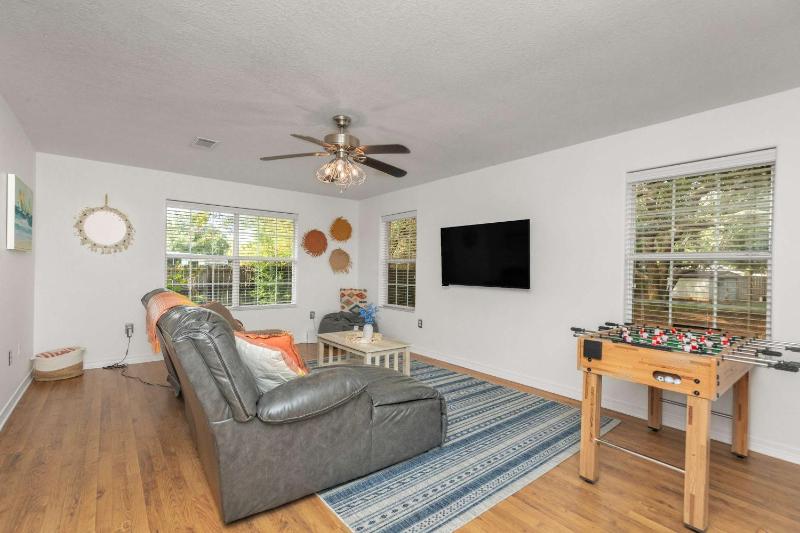 Holley House 4 Beds Foosball & Near the Beach - image 28