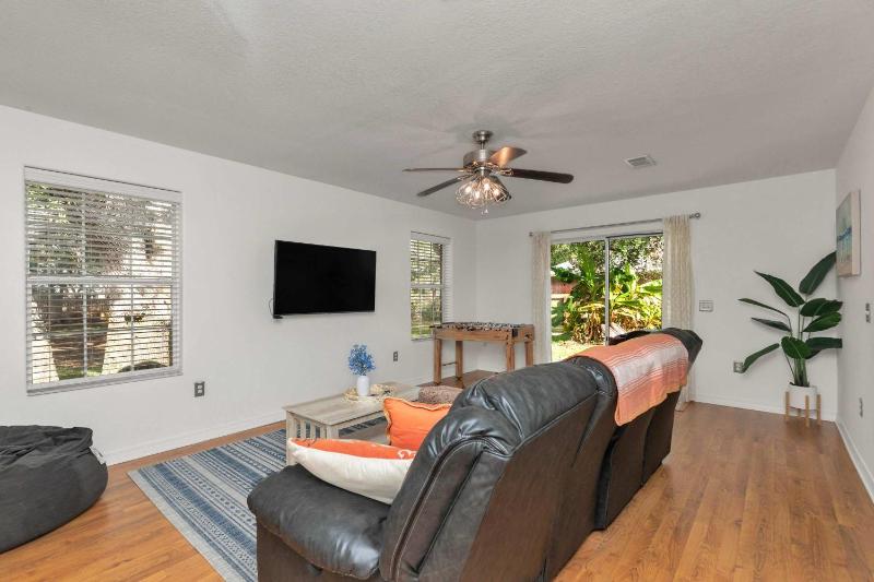 Holley House 4 Beds Foosball & Near the Beach - image 34