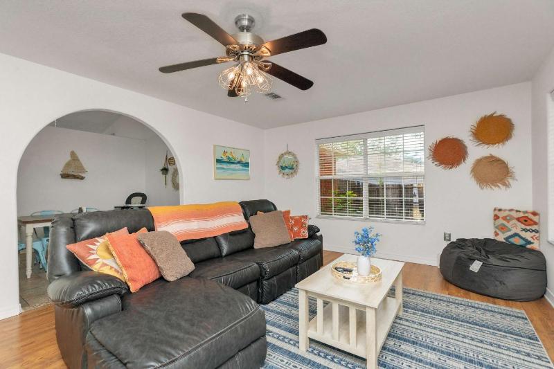 Holley House 4 Beds Foosball & Near the Beach - image 29