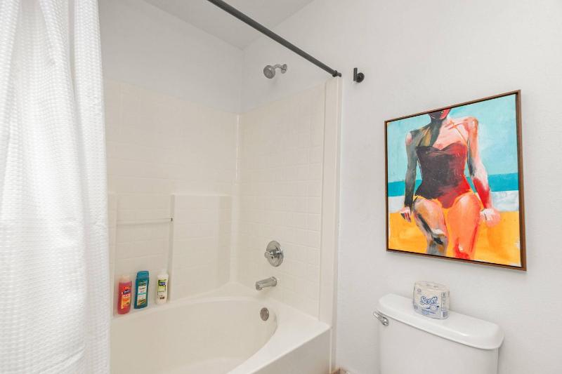 Holley House 4 Beds Foosball & Near the Beach - image 41