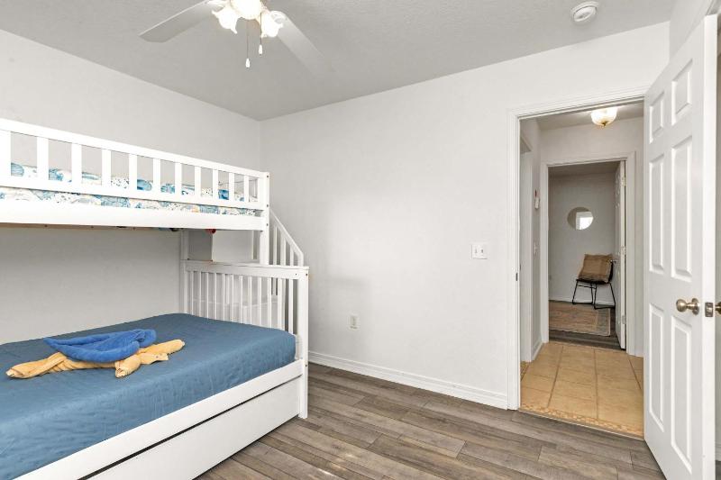 Holley House 4 Beds Foosball & Near the Beach - image 44