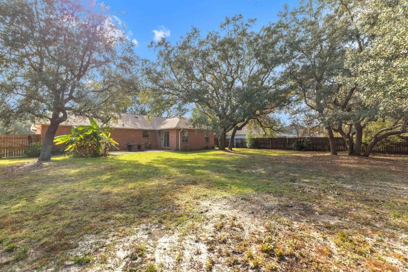 Holley House 4 Beds Foosball & Near the Beach - image 25