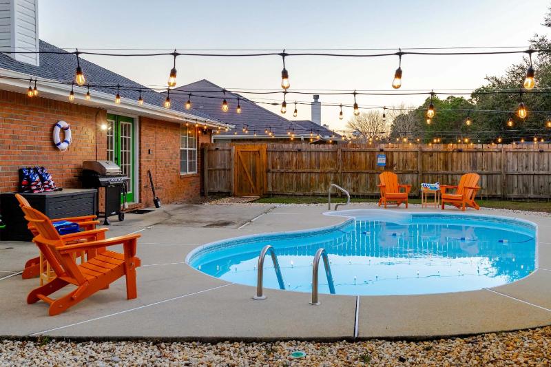 Rangers Outpost Pool Foosball only 5 min to Beach - image 12