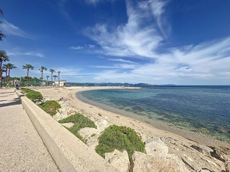Superbe T2 moderne avec terrasse climatisation et parking à La Ciotat - FR-1-770-67 - image 21