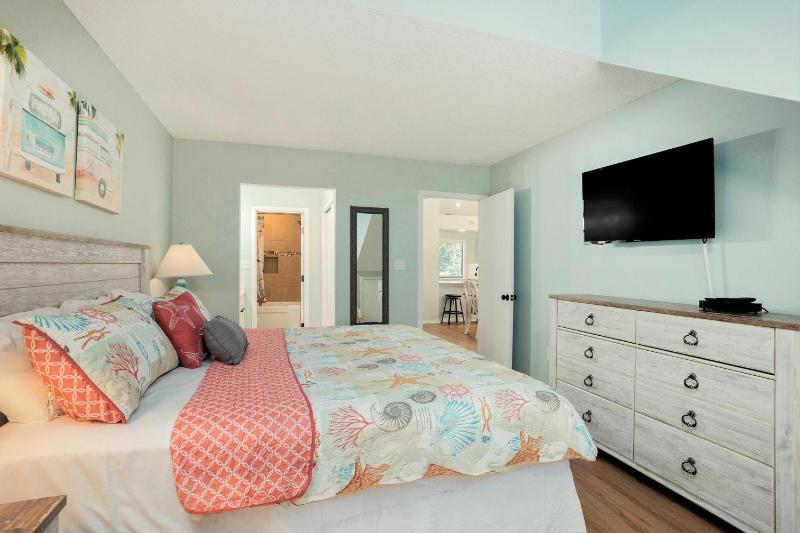 2D West Hyde Park condo - image 6