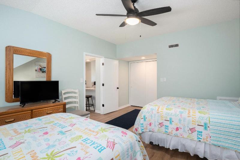 2D West Hyde Park condo - image 5