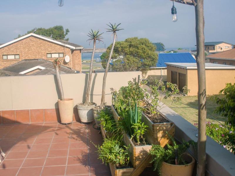 Langebaan Stay Guest House - image 15