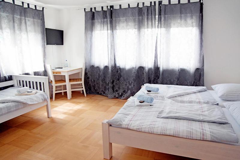 Quadruple Room with Shared Bathroom image 4