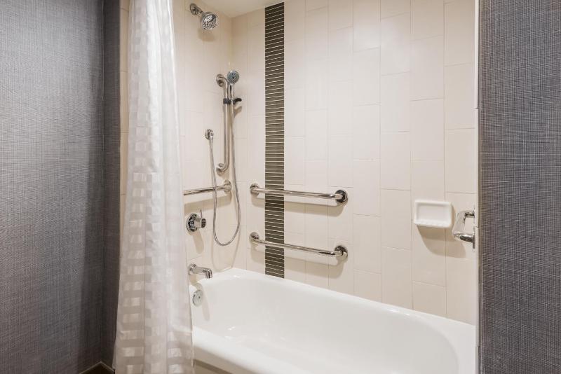 King Room with Accessible Tub - Disability Access image 2