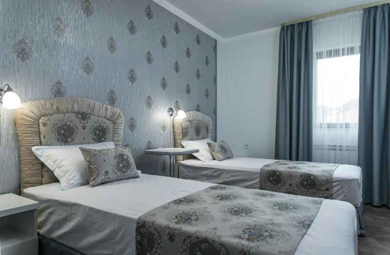 Twin Room image 2