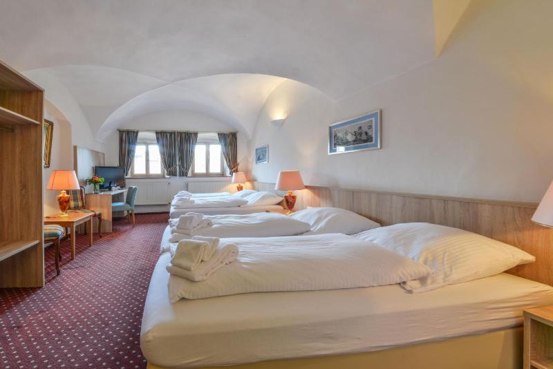 Quadruple Room image 2