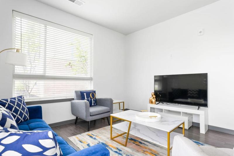 Bright & Cozy 2BR Retreat w Parking Broad Ripple - image 3