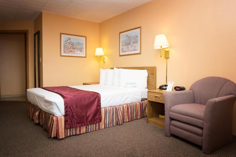 Queen Room - Mobility Access/Non-Smoking image 3
