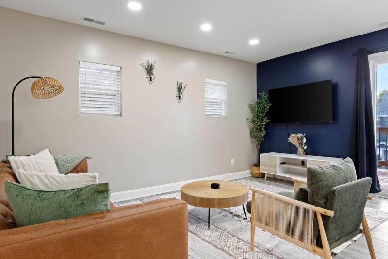 Chic Boho Retreat Near Downtown - image 47
